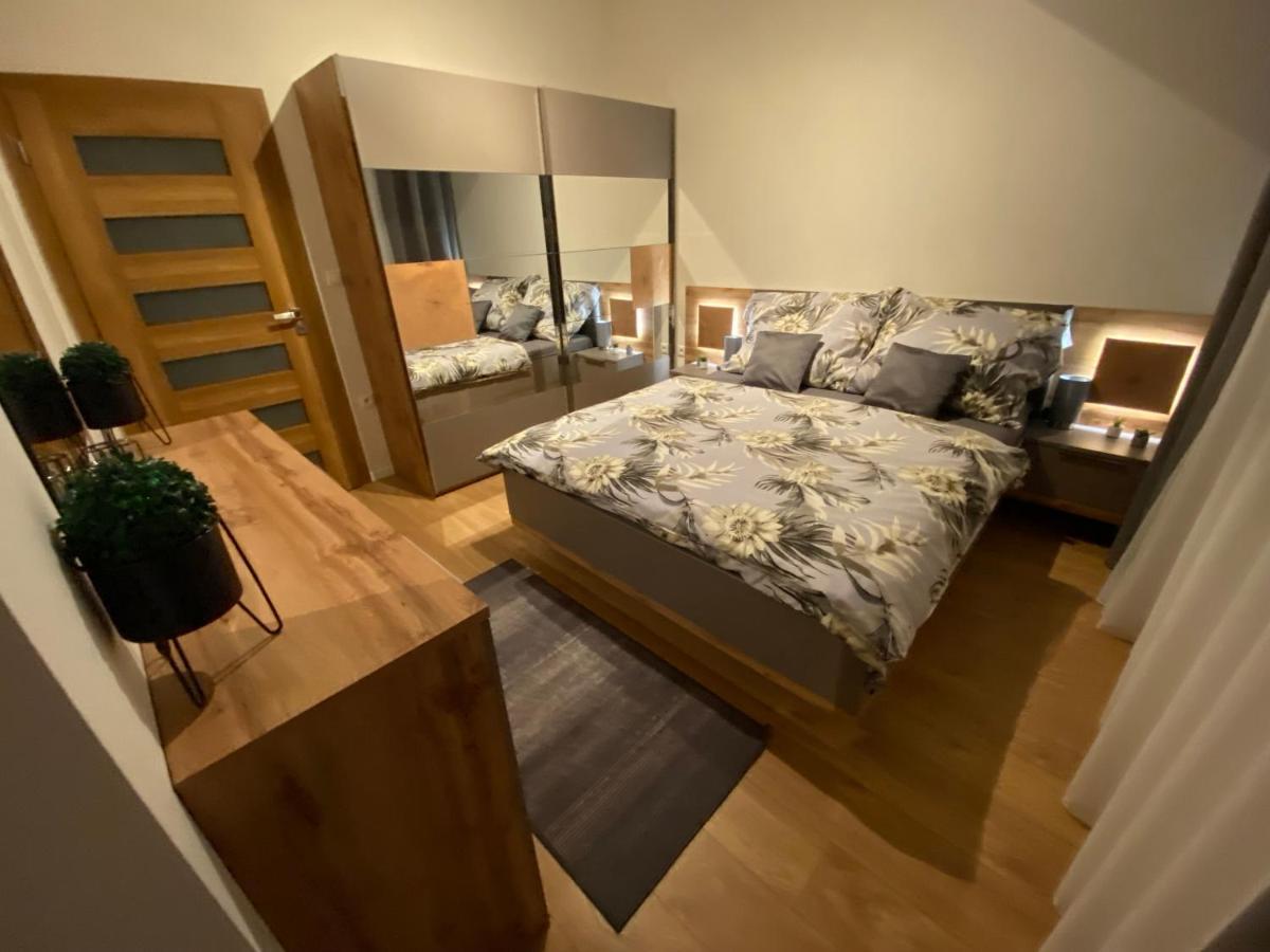 Apartment Mala Praha & Parking In The Garage 日利纳 外观 照片