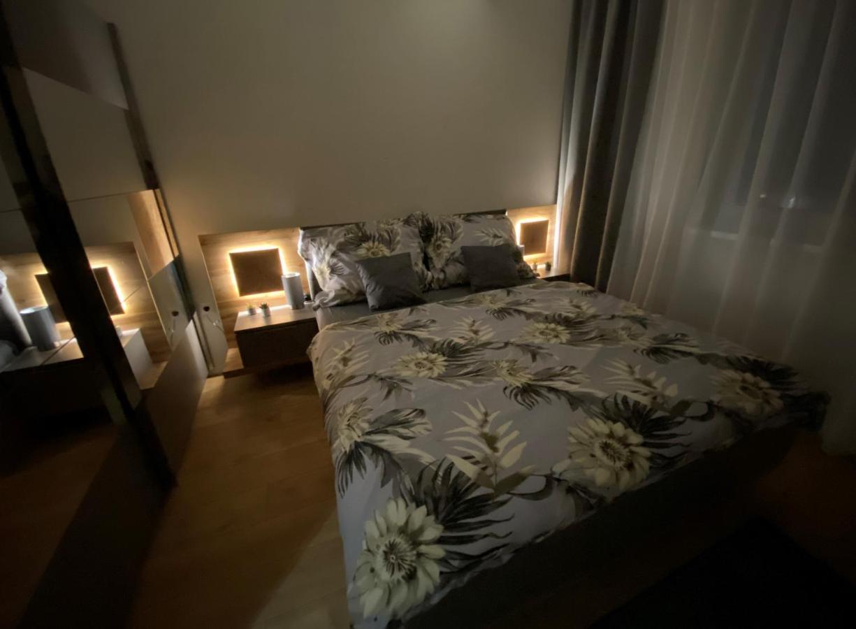 Apartment Mala Praha & Parking In The Garage 日利纳 外观 照片